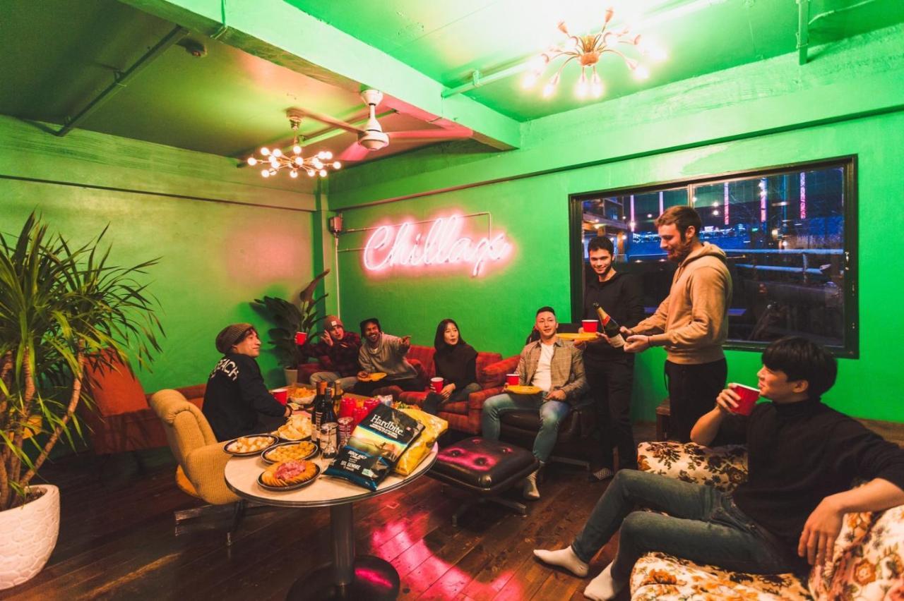 Hostel Chillax Osaka Buitenkant foto