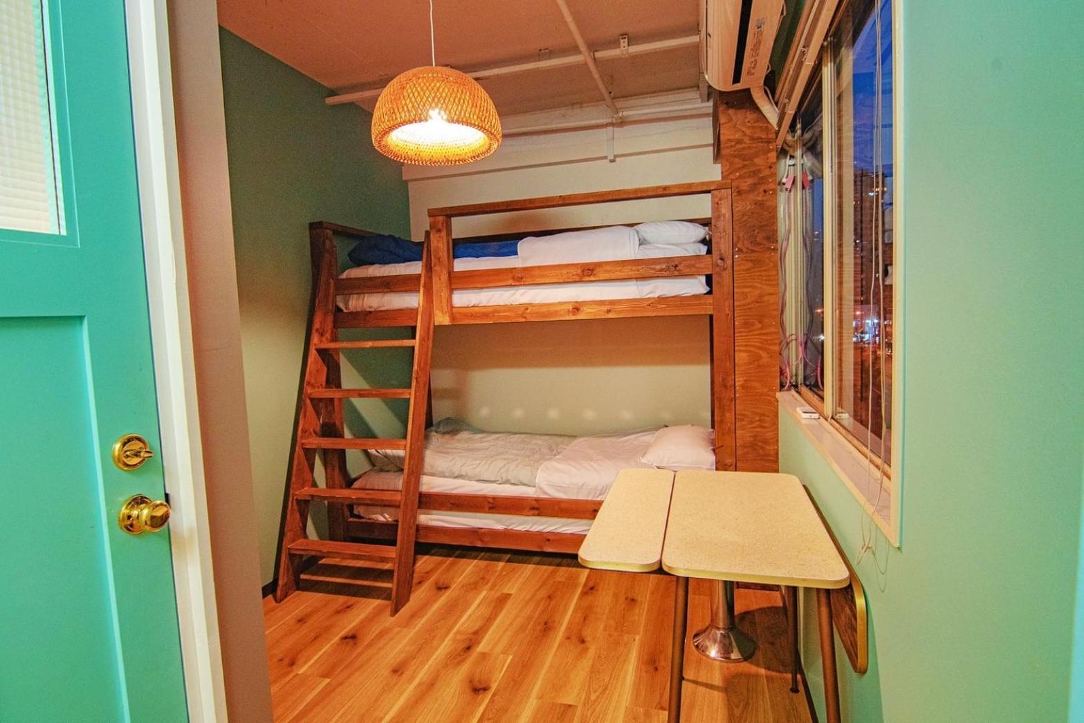Hostel Chillax Osaka Buitenkant foto