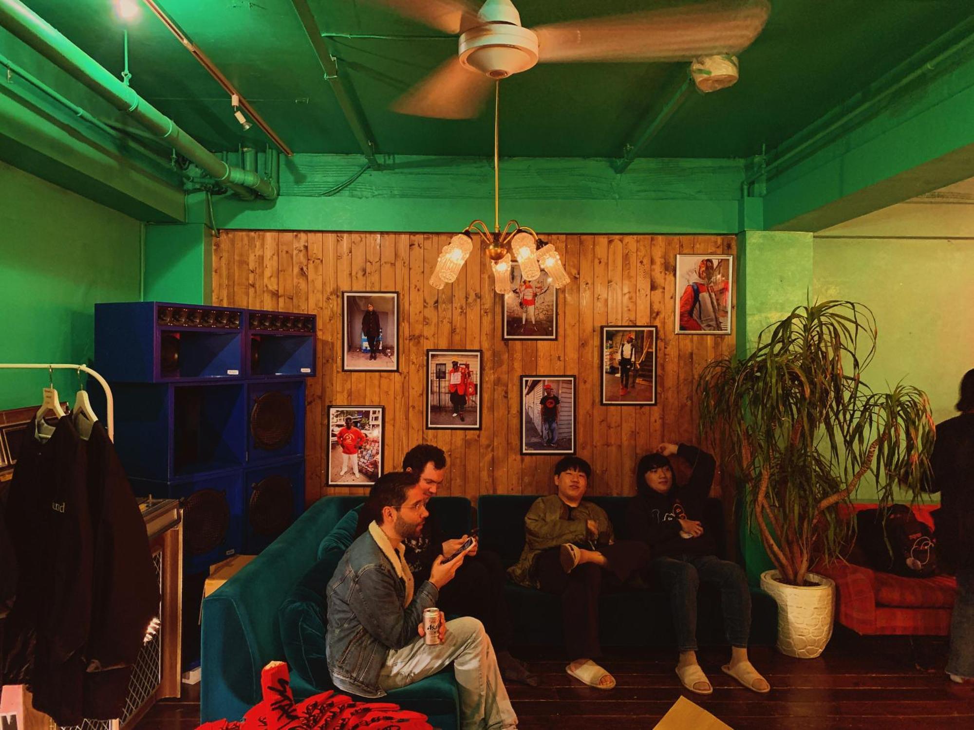 Hostel Chillax Osaka Buitenkant foto