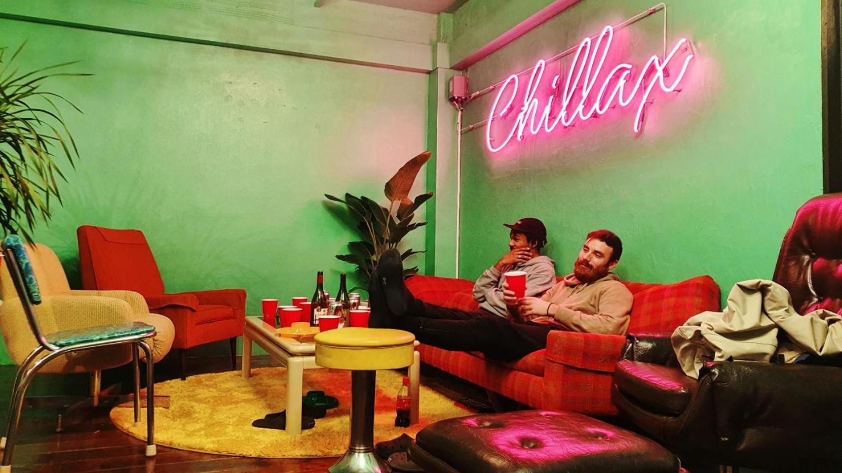 Hostel Chillax Osaka Buitenkant foto